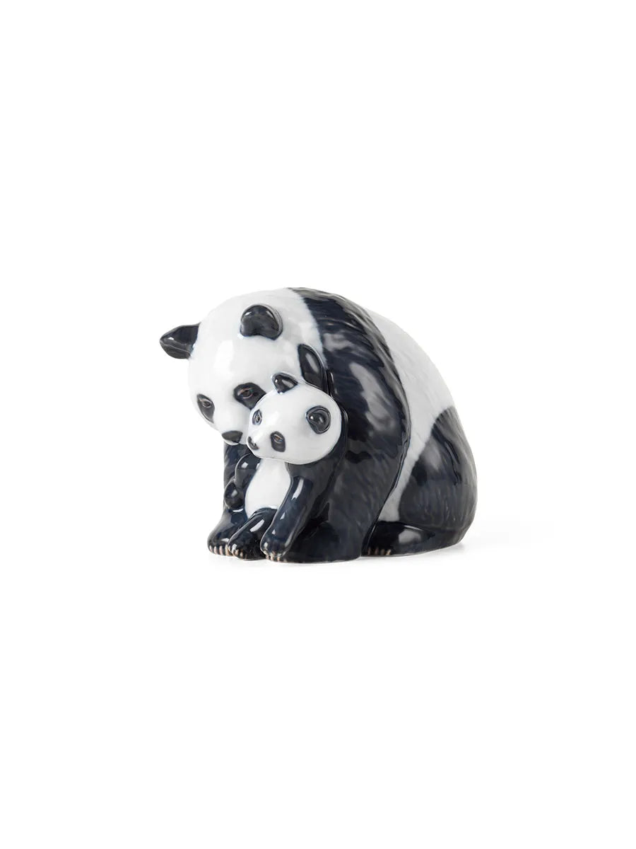 Royal Copenhagen Figurine Panda, med unge 13 cm - 1 - Jacobsen Plus