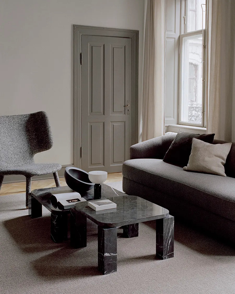 Atlas Sofabord 820x820, Costa Black Marble fra New Works