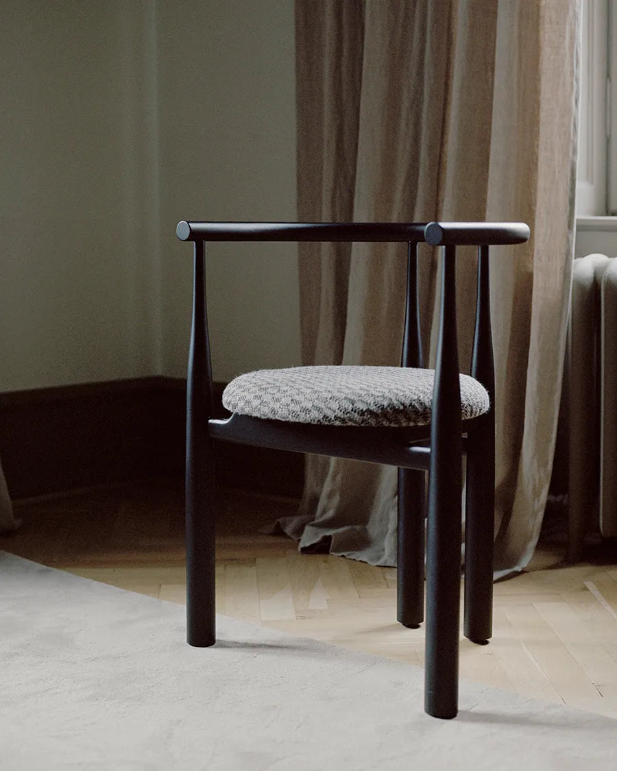 Bukowski Chair, sort fra New Works - 4 - Jacobsen Plus