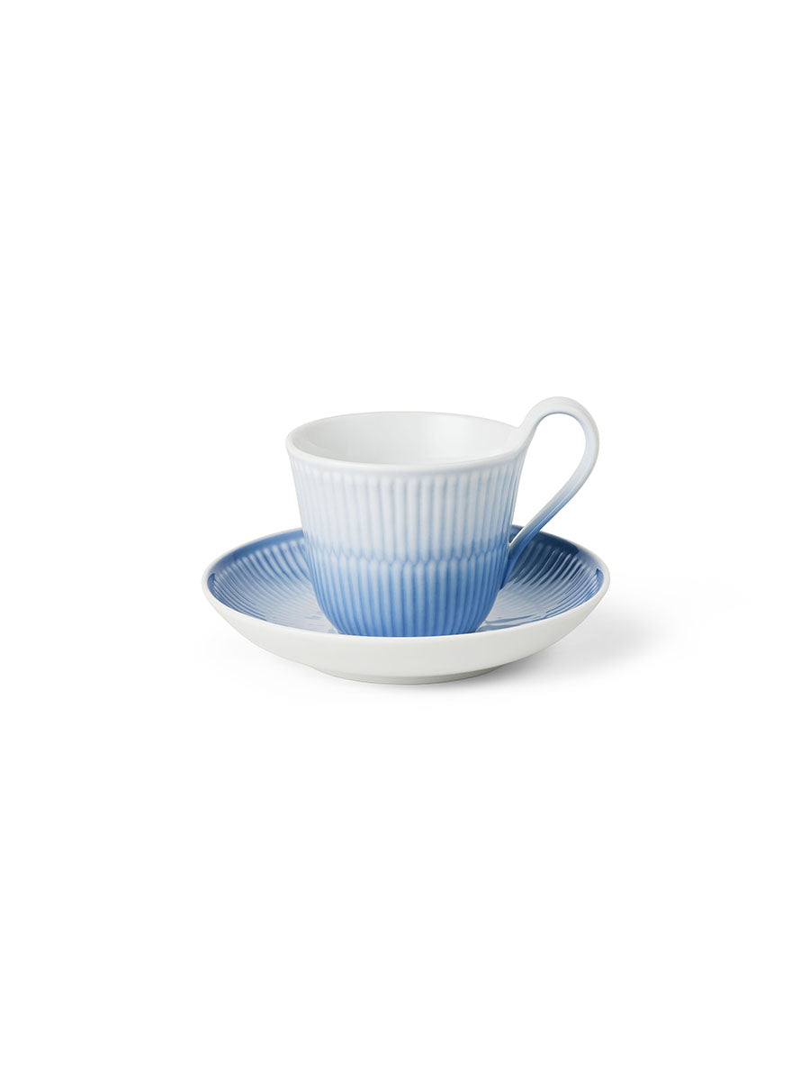 Royal Copenhagen Iris, Højhankskop med underkop 25 cl, Blå - 1 - Jacobsen Plus