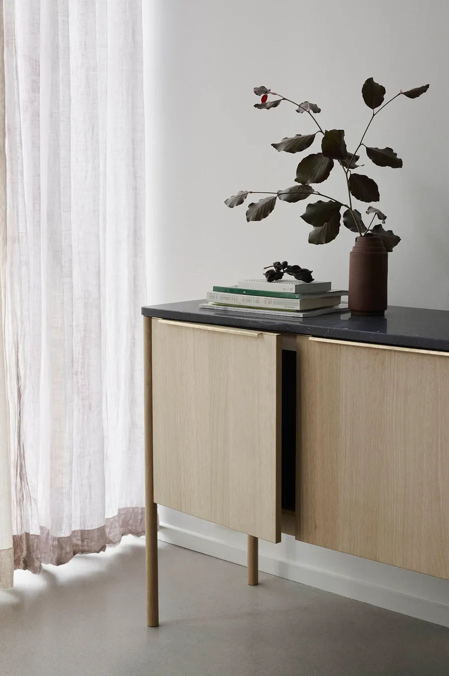 Skagerak Jut Cabinet fra Fritz Hansen