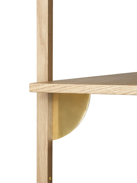 Sector Shelf S/N fra Ferm Living - Eg m-sort messing - Jacobsen Plus