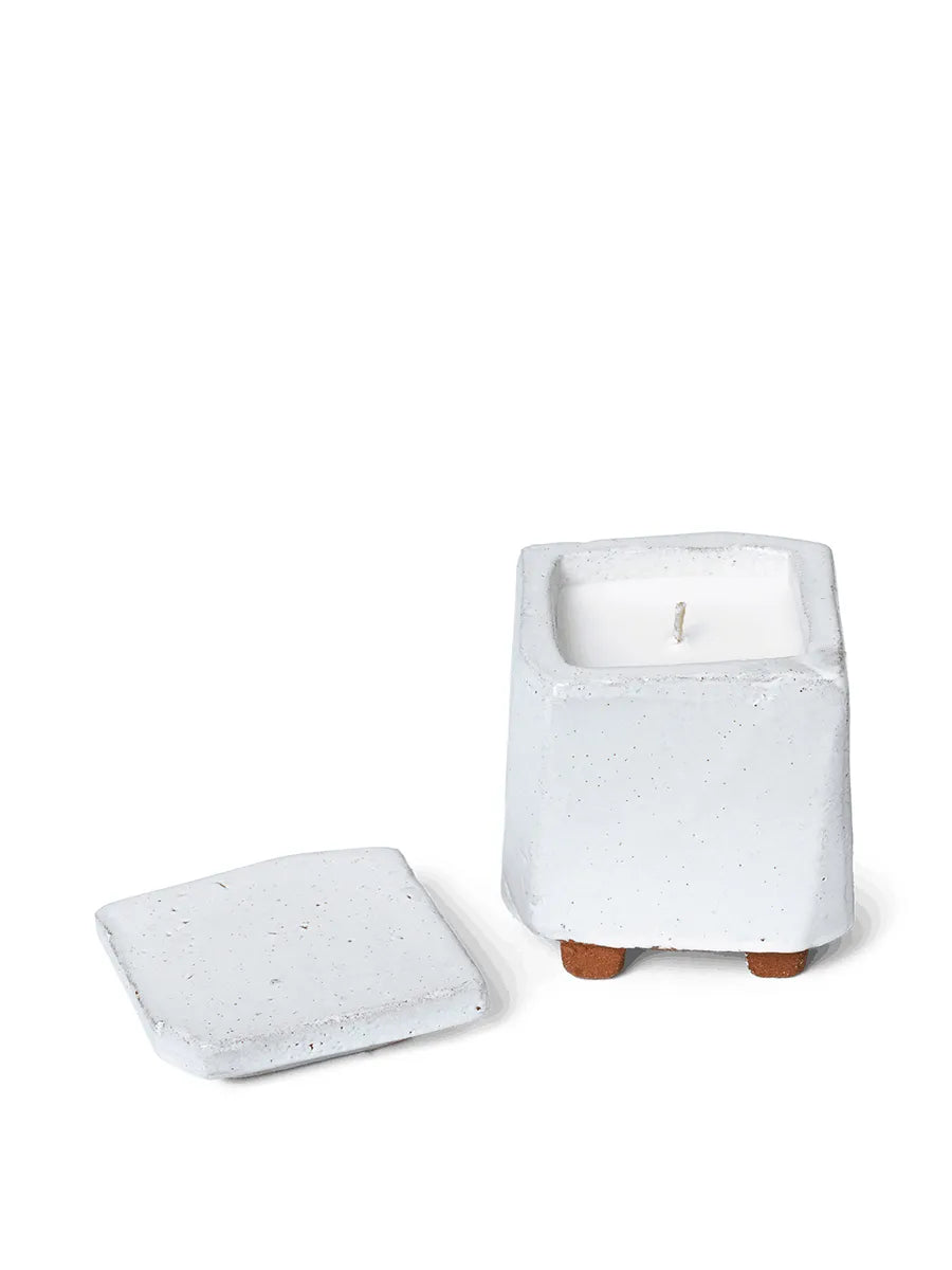 Kurinu Scented Candle fra Ferm Living - White - Jacobsen Plus