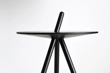 Come Here Side Table fra Woud - Sortlakeret - Jacobsen Plus