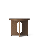 Androgyne Side Table, Ø50 cm fra Audo Copenhagen - Mørkbejdset eg - Jacobsen Plus