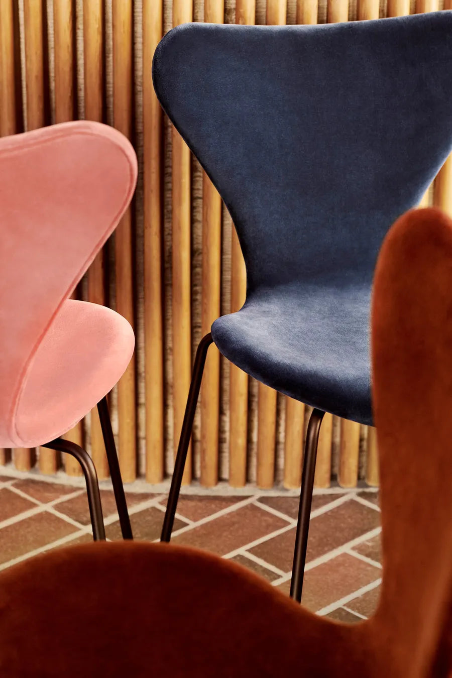 3107 Stol, fuldpolstret velour af Arne Jacobsen - 3 - Jacobsen Plus