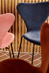 3107 Stol, fuldpolstret velour af Arne Jacobsen - 3 - Jacobsen Plus