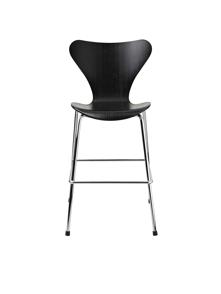 3177 Junior højstol af Arne Jacobsen