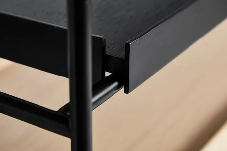 Tray Shelf, lav fra Woud - Black: 2 wide - Oak: 1 short - Jacobsen Plus
