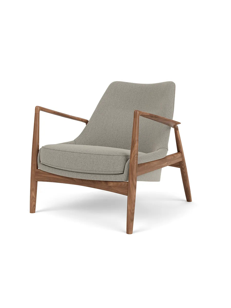 The Seal Lounge Chair, Low Back fra Audo Copenhagen - Valnød - Re-Wool 218 - Jacobsen Plus