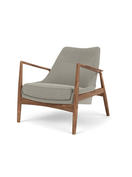 The Seal Lounge Chair, Low Back fra Audo Copenhagen - Valnød - Re-Wool 218 - Jacobsen Plus