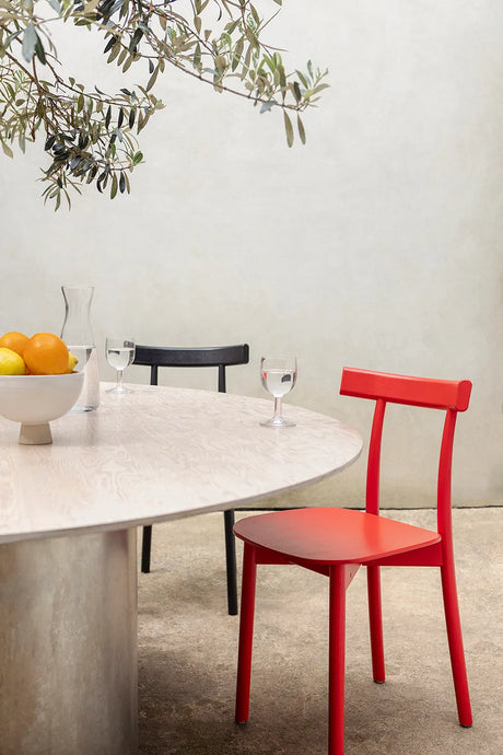 Skinny wooden chair, ash/red fra Nine - 5 - Jacobsen Plus
