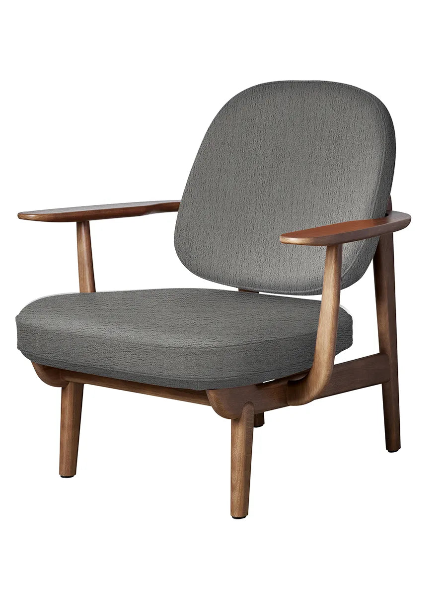 Fred Lænestol, valnødfarvet eg fra Fritz Hansen - Christianshavn / BEIGE (1121) - Jacobsen Plus