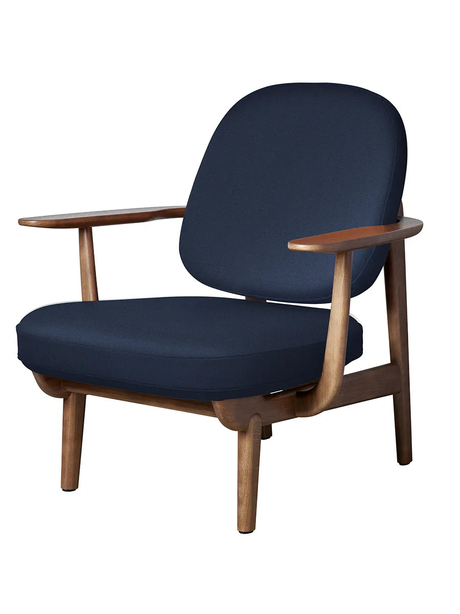 Fred Lænestol, valnødfarvet eg fra Fritz Hansen