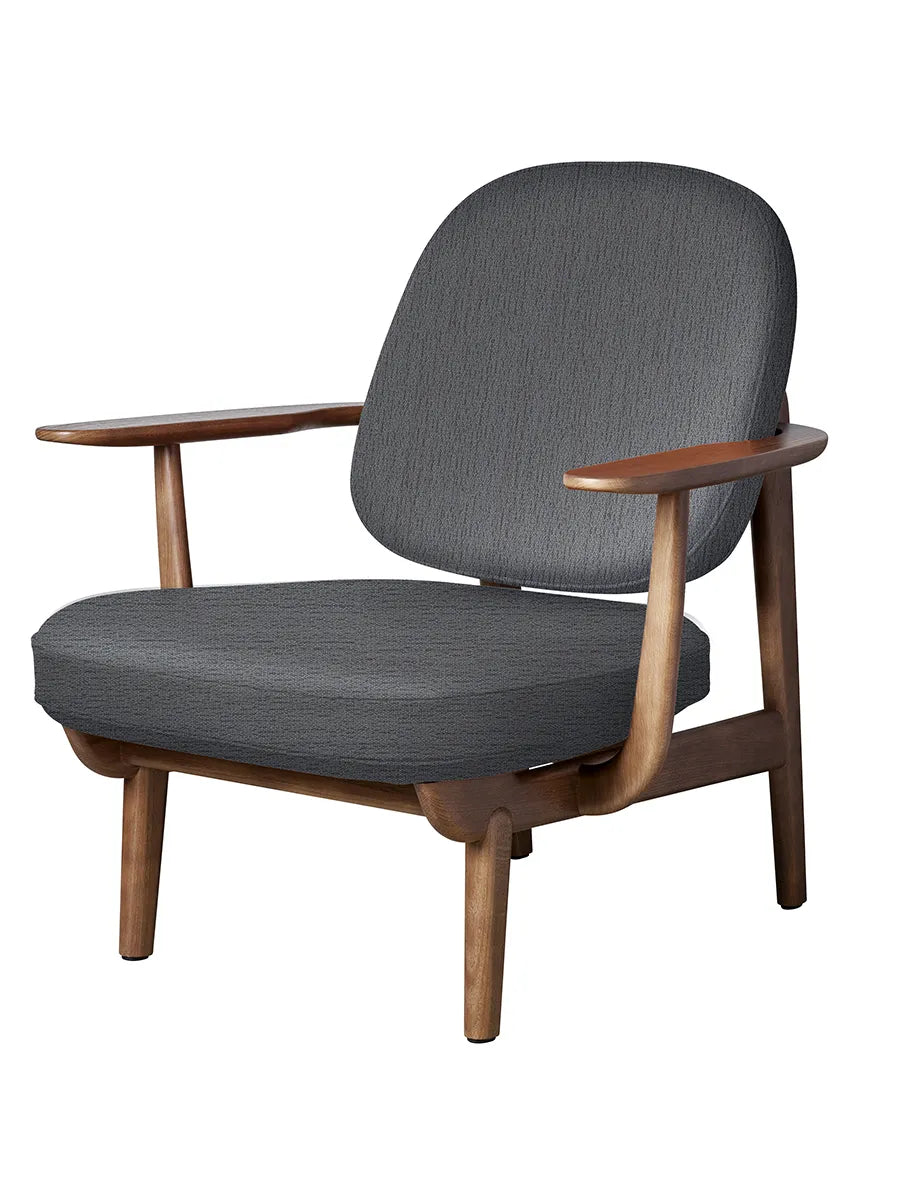 Fred Lænestol, valnødfarvet eg fra Fritz Hansen