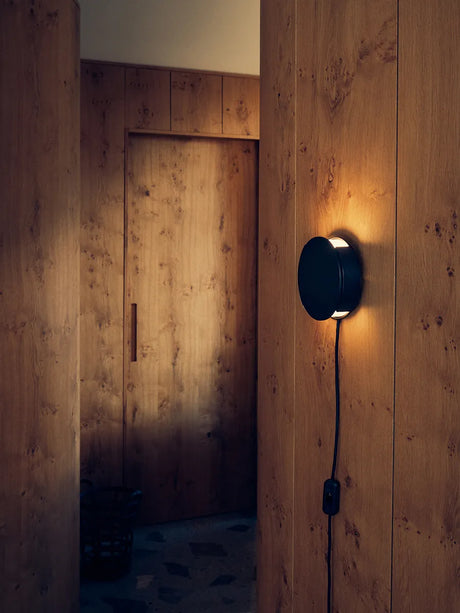 Rotate Wall Lamp fra Frandsen - Black - Jacobsen Plus