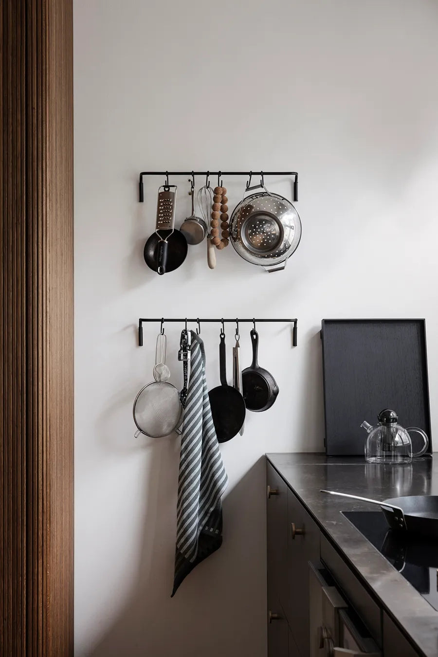 Kitchen Rod Incl. 6 Hooks, Black fra Ferm Living - 2 - Jacobsen Plus