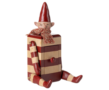 Skuffenisse – Elf with Drawer, rød fra Maileg - 3 - Jacobsen Plus