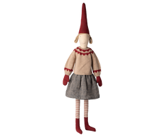 Pixy Size 6 Girl - Nisse pige m/nederdel & strikket sweater fra Maileg