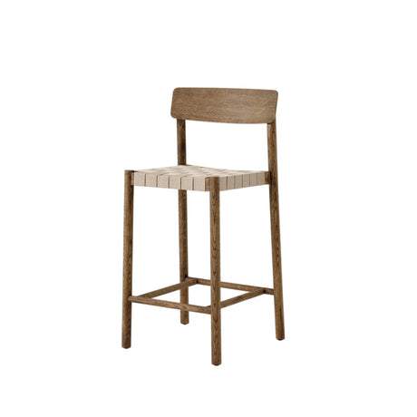 Betty TK12 counter barstol fra &Tradition - Røget Eg/Natur - Jacobsen Plus