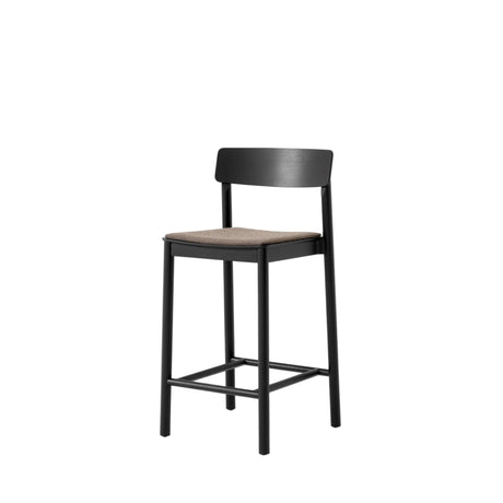 Betty TK14 counterstol med polster fra &Tradition - Sort larkeret ask med Fuse 0351 - Jacobsen Plus