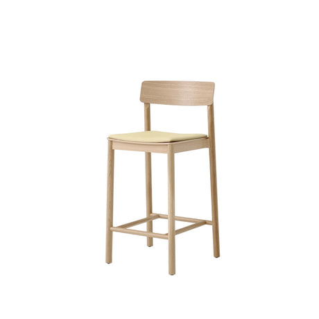 Betty TK14 counterstol med polster fra &Tradition - Larkeret eg med Fuse 0421 - Jacobsen Plus