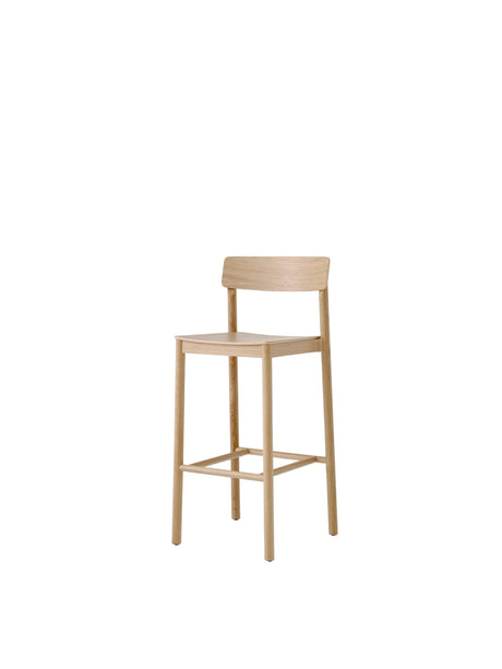 Betty TK16 Bar Chair fra &Tradition - Lakeret eg - Jacobsen Plus
