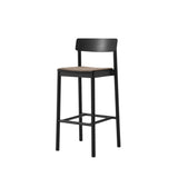 Betty TK17 Bar Chair fra &Tradition - Sort lakeret ask med Fuse 0351 - Jacobsen Plus