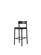 Betty TK17 Bar Chair fra &Tradition - Sort lakeret ask med Noble læder sort - Jacobsen Plus