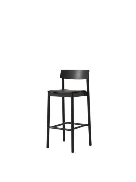 Betty TK17 Bar Chair fra &Tradition - Sort lakeret ask med Noble læder sort - Jacobsen Plus