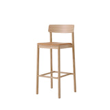 Betty TK17 Bar Chair fra &Tradition - Lakeret eg med Noble læder Cognac - Jacobsen Plus