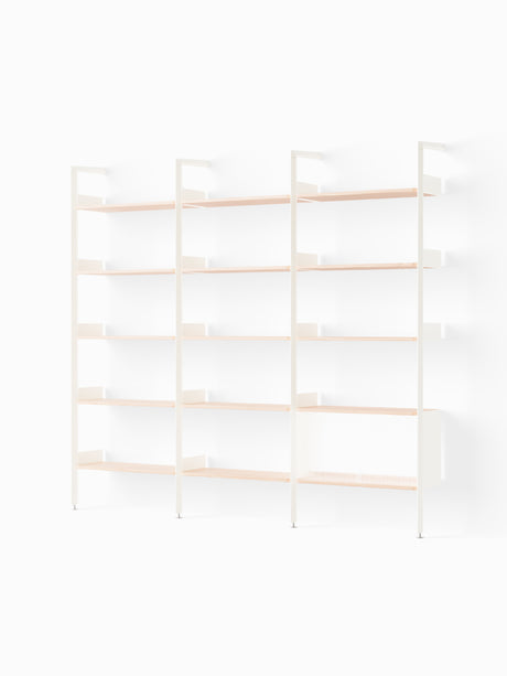 Rombe, Configuration H fra &Tradition - Alabaster w. Lacquered Oak shelves - Jacobsen Plus