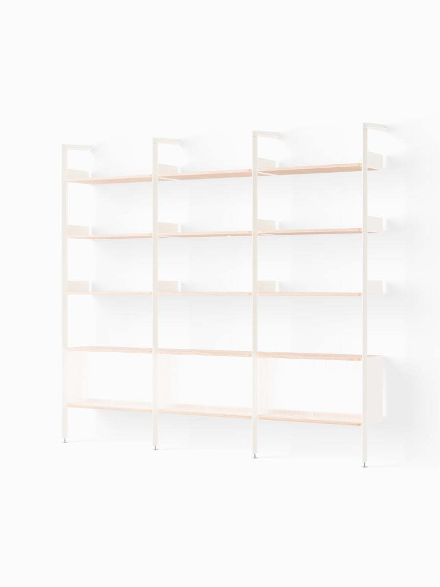 Rombe, Configuration K fra &Tradition - Alabaster w. Lacquered Oak shelves - Jacobsen Plus