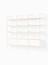 Rombe, Configuration K fra &Tradition - Alabaster w. Lacquered Oak shelves - Jacobsen Plus