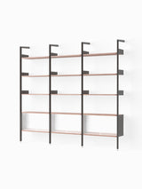 Rombe, Configuration K fra &Tradition - Anthracite w. Lacquered Walnut shelves - Jacobsen Plus