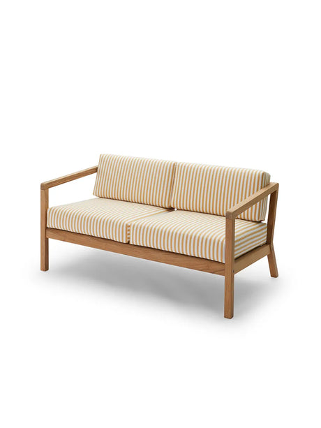 Skagerak Virkelyst 2 pers. Sofa, Golden Yellow Stripe fra Fritz Hansen - 1 - Jacobsen Plus