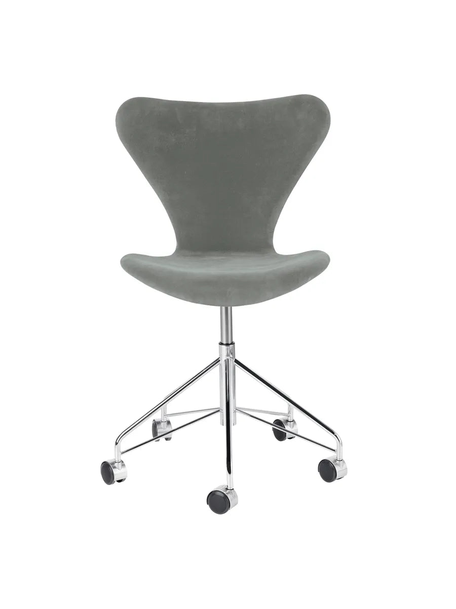 3117 Serie 7 Kontorstol af Arne Jacobsen - Fuldpolstret / Belfast (velour) / Seal grey - Jacobsen Plus