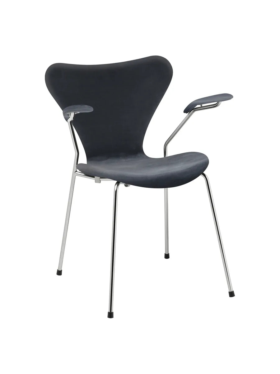 3207 Serie 7 Armstol af Arne Jacobsen - Fuldpolstret / Belfast (velour) / Grey blue - Jacobsen Plus
