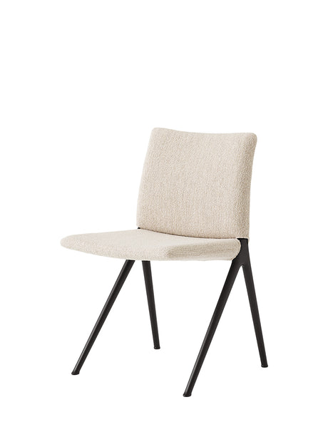 Kape IF7 spisebordsstol fra &Tradition - Warm Black m. Barnum 101 - Jacobsen Plus