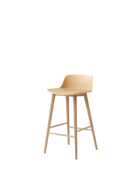 Rely HW118 counter stool, oak fra &Tradition - Beige Sand - Jacobsen Plus