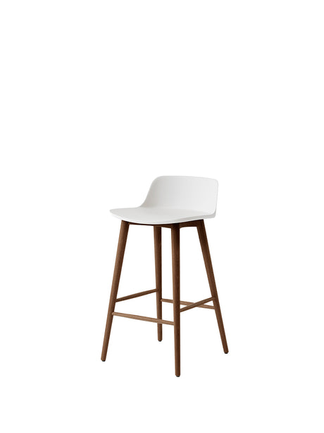 Rely HW118 counter stool, walnut fra &Tradition - White - Jacobsen Plus
