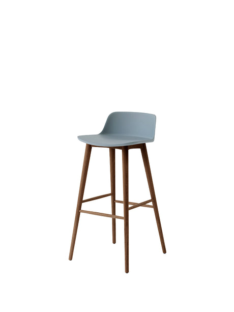 Rely HW123 bar stool, walnut fra &Tradition - Light Blue - Jacobsen Plus