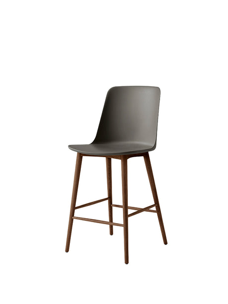 Rely HW128 Counter Chair, walnut fra &Tradition - Stone Grey - Jacobsen Plus