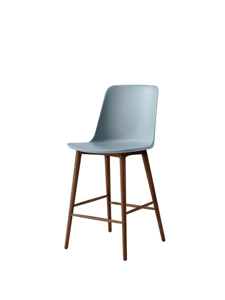 Rely HW128 Counter Chair, walnut fra &Tradition - Light Blue - Jacobsen Plus