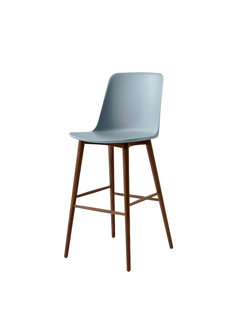 Rely HW133 Bar Chair, walnut fra &Tradition - Light Blue - Jacobsen Plus