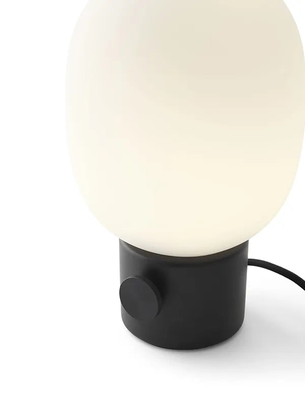 JWDA Metallic Bordlampe fra Audo Copenhagen