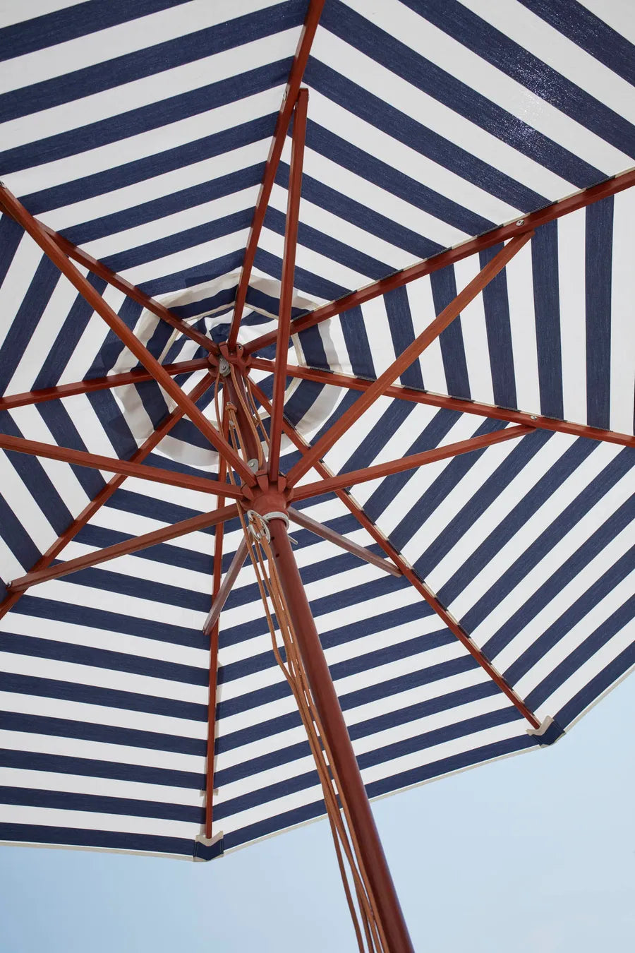 Skagerak Messina Parasol Ø270, Dark Blue Stripes fra Fritz Hansen