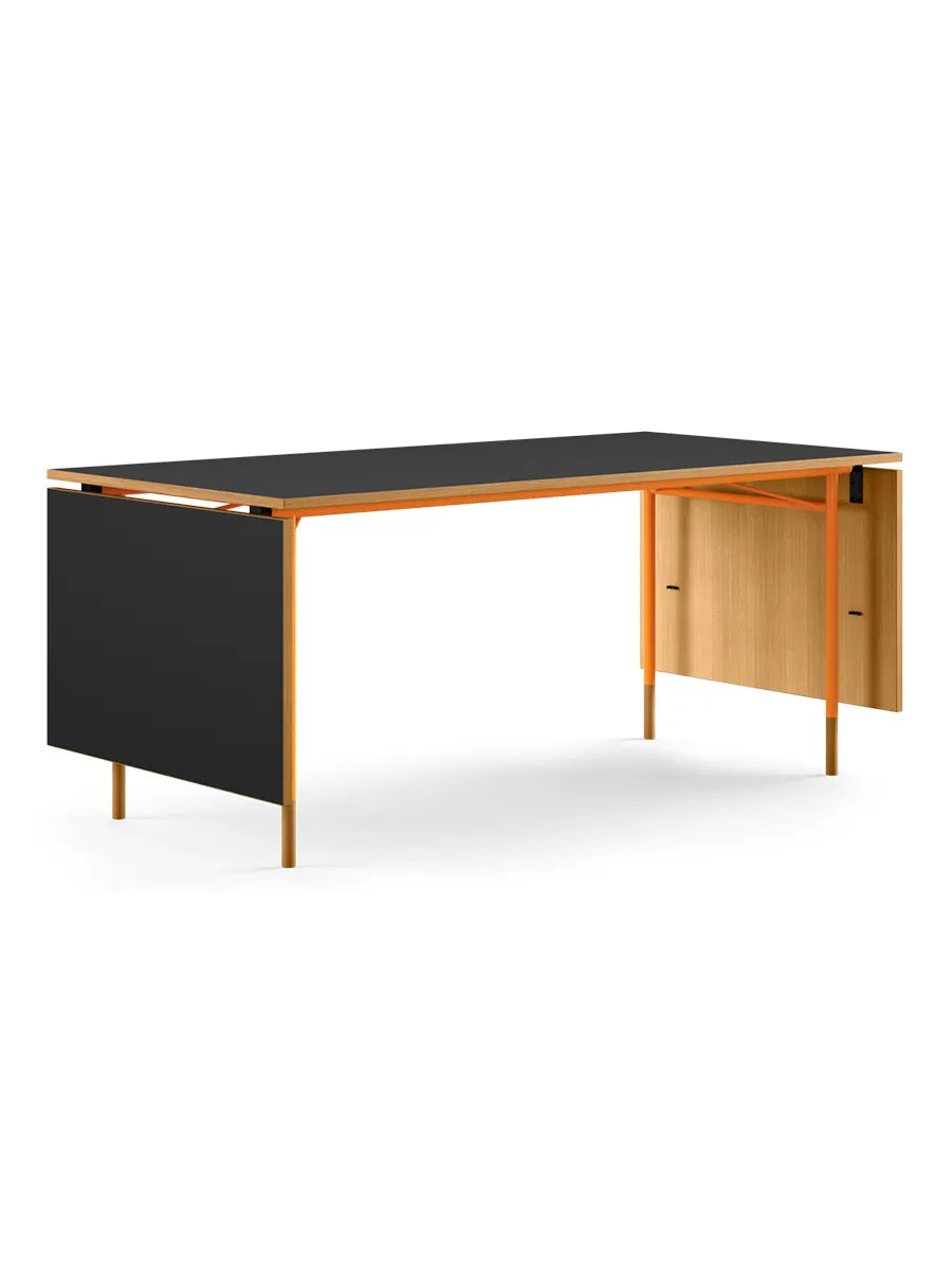 Nyhavn Spisebord af Finn Juhl - Orange stel / Eg olie - sort linoleum - Jacobsen Plus