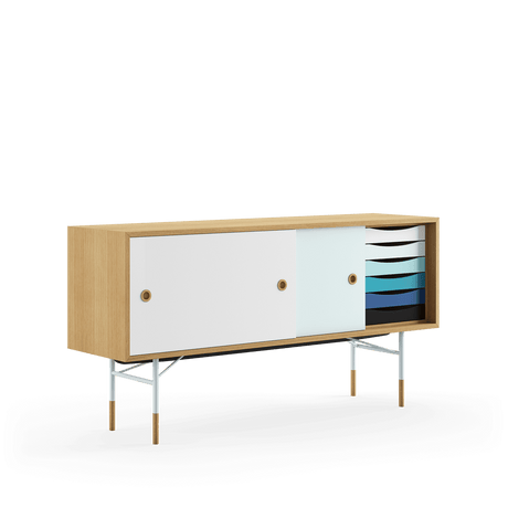 Skænk, lys blå stel af Finn Juhl - Eg olie - lys blå/hvid skydelåge - Jacobsen Plus