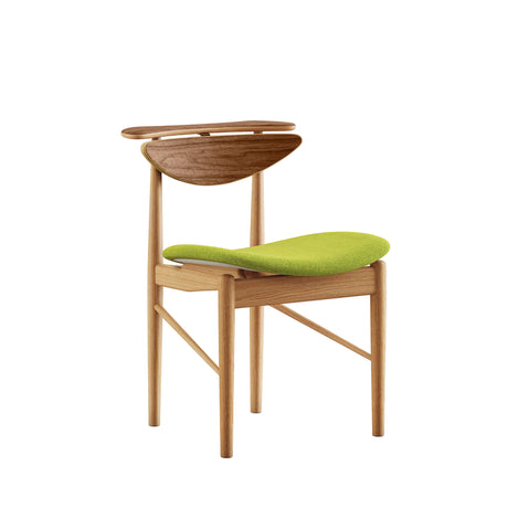 Karmstolen, eg olie/valnød af Finn Juhl - Hallingdal 980 - Jacobsen Plus